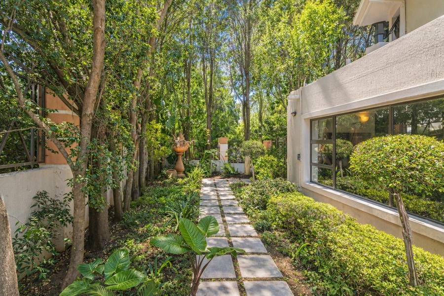 5 Bedroom Property for Sale in Caribbean Beach Club North West